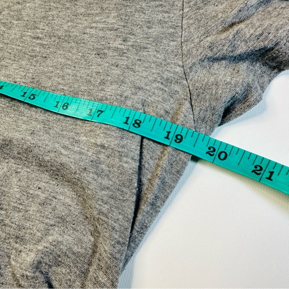 Ingrid and Isabel Maternity T Shirt Womens Large Grey VNeck Stretch Soft Comfort - Picture 7 of 10